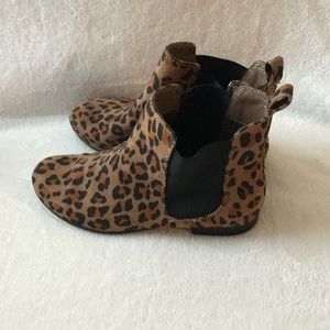 Mossimo leopard print stretch ankle boots.